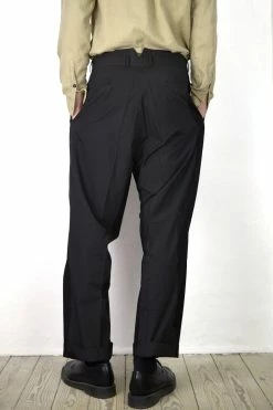 HANSEN GARMENTS EIGIL | Wide Fit Trousers | Dark Rust -Hansen Shop 39 EIGIL black back d89289ed 8ef3 43f4 8b54 d36e4c4b7ba7