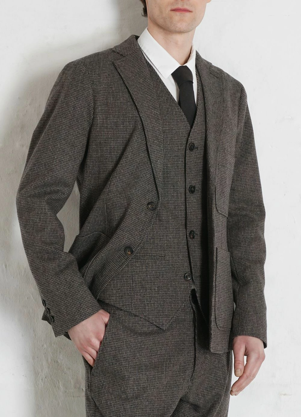 HANSEN GARMENTS CHRIS | Classic Two Button Blazer | Rocks 3 HANSEN GARMENTS CHRIS | Classic Two Button Blazer | Rocks - Image 3