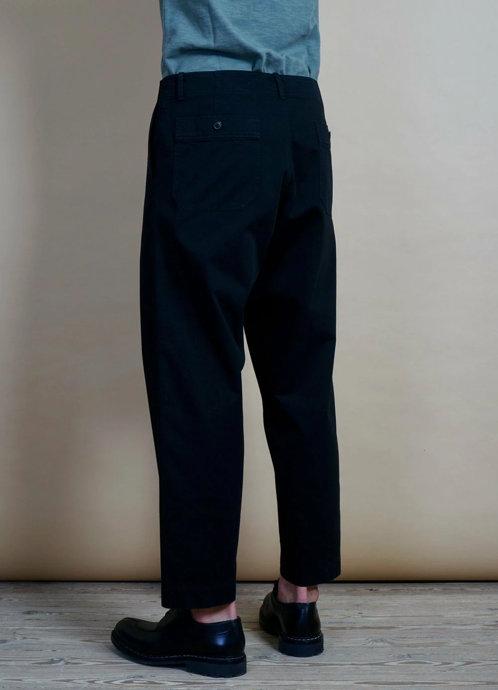 HANSEN GARMENTS TRYGVE | Wide Cut Cropped Trousers | Black 3 HANSEN GARMENTS TRYGVE | Wide Cut Cropped Trousers | Black - Image 3